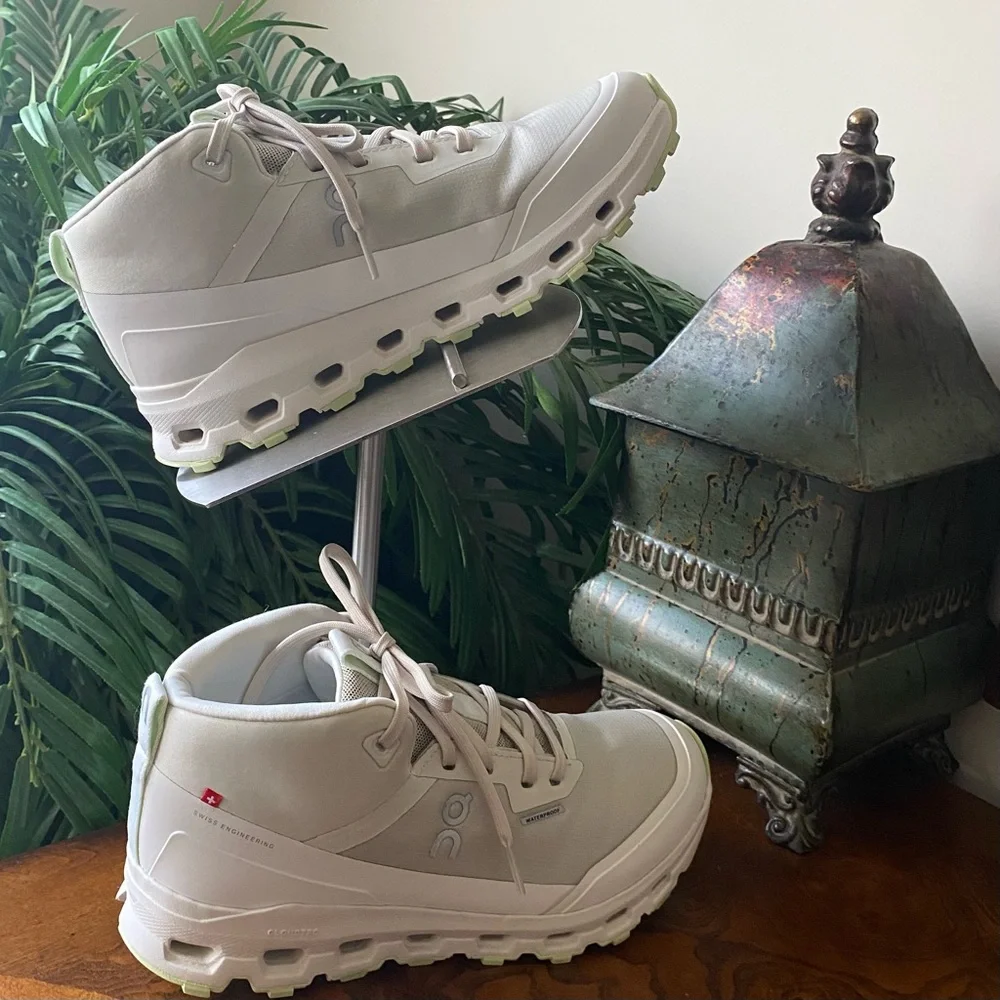 ON CLOUD Cloudroam Waterproof All Terrain Boots Light Grey Women's Size 7